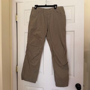 Patagonia Men's Outdoor Adventure Hiking Tan Khaki Pants Size 33x28 33 x 28